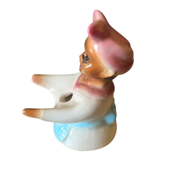 Vintage Early Americana Ceramic Pie Bird Lady Figurine 5 Inch Collectable - Picture 3 of 5